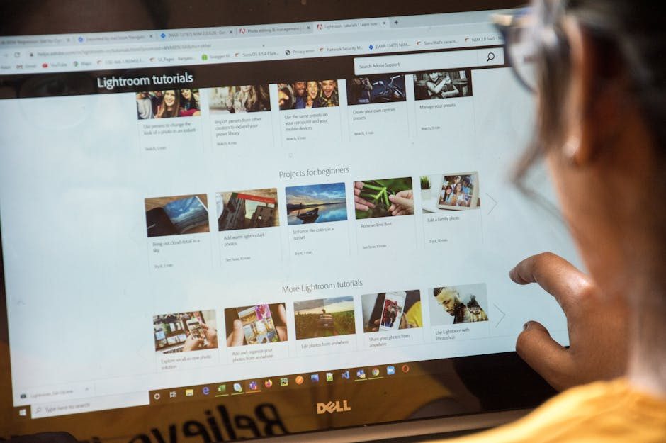 Team bespricht Website-Struktur an einem Konferenztisch